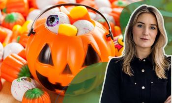 Co dzieci przyniosą ze "zbierania cukierków" w Halloween? Dietetyk o 3 zasadach