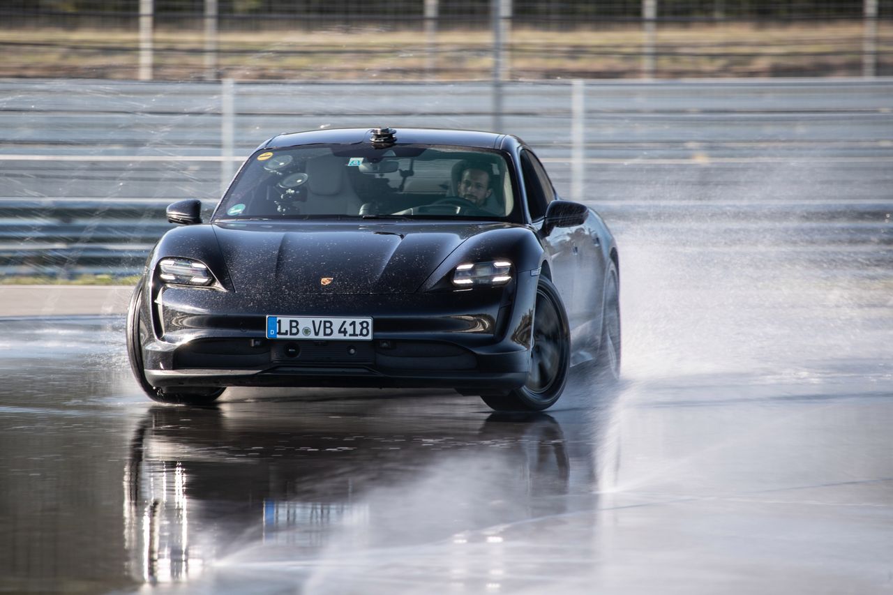 Porsche Taycan z rekordem Guinessa. Oto nowy król w kategorii "najdłuższy drift elektrykiem"
