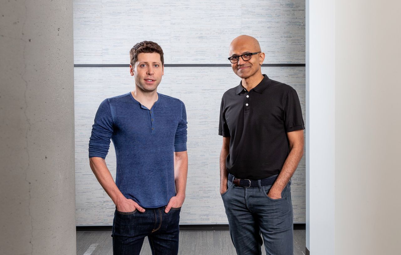 Sam Altman, CEO OpenAI (po lewej) i Satya Nadella (po prawej) / Microsoft