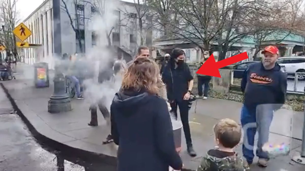 Wykorzystała dziecko na proteście antyszczepionkowców. Ostra reakcja środowiska 1