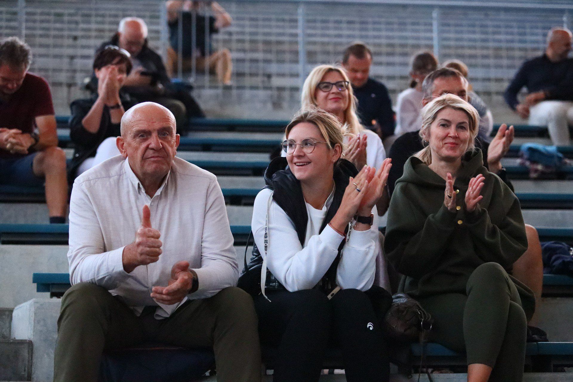 Publiczność z radością nagradzała brawami każdy utwór 
