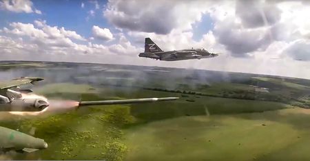 "Celny strzał". Ukraińcy strącili rosyjski samolot szturmowy Su-25