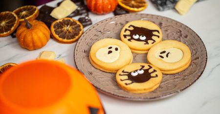 Ciasteczka duszki i pająki zrobią furorę na każdej imprezie halloweenowej