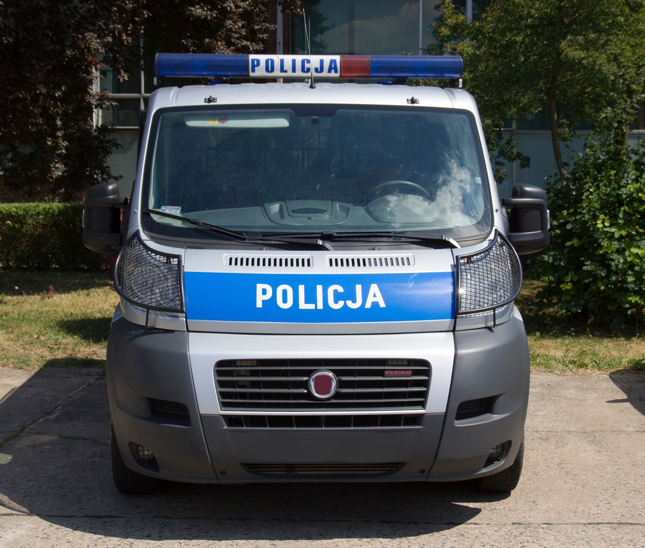 policja, police, radiowóz, drogówka, drogowa, radar, fotoradar, mandat, wypadek, kolizja, samochód, policyjny, zderzak, mundur, policjant, policjantka, komenda, posterunek, polski, polska, locha, radoslaw, maciejewski, patrol, dochodzenie, prawo, pojazd, ruch, zdarzenie, kontrola, zatrzymanie, areszt, kogut, van, furgon, suka, zamieszki, demonstracja