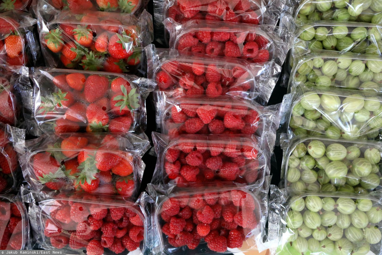 Koniec z owocami w plastiku? Posłowie pytają o zakaz