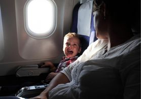 Pasażerce przeszkadzało dziecko. Tak zareagowała stewardessa