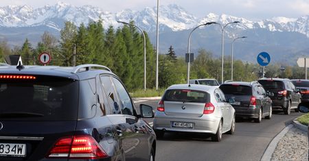 Bójka w Tatrach o... miejsce parkingowe, czyli długi weekend w Polsce [WIDEO]