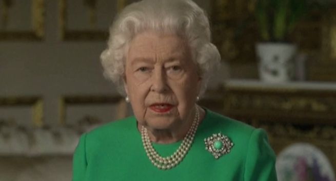 „Fakt” z tekstem „możesz przespać się u królowej” wycofany z e-kiosków