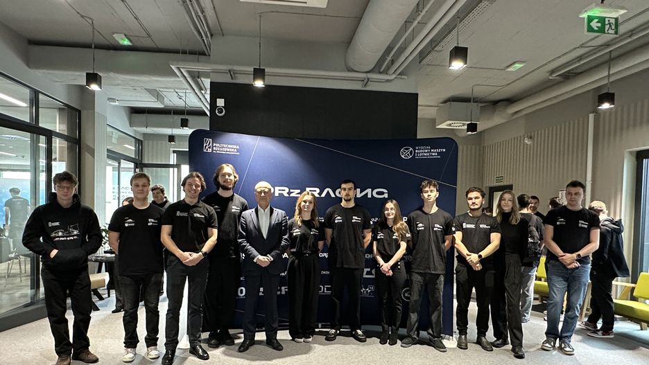 Podkarpackie Centrum Innowacji podsumowało kolejny sezon współpracy z PRz Racing Team. Studenci zaprezentowali bolid PMT-07 - najbardziej zaawansowaną konstrukcję w dziejach zespołu.
