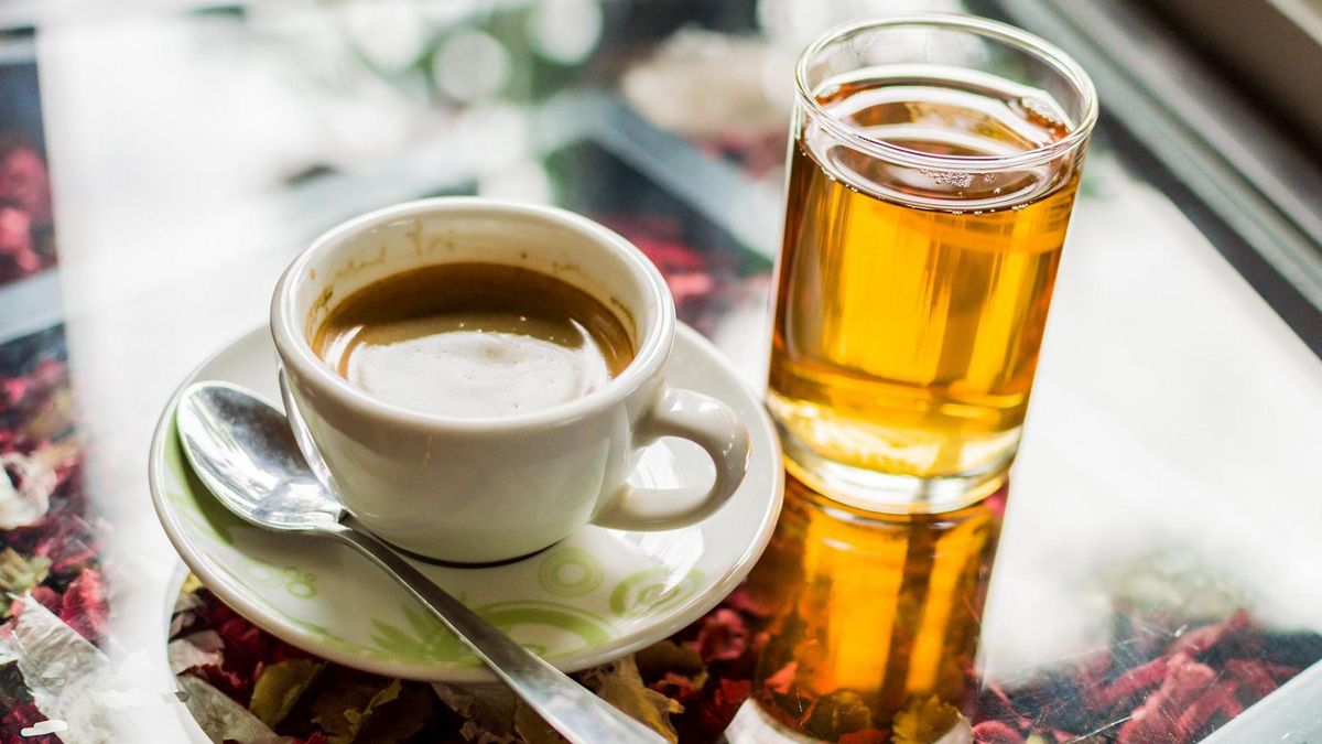 Czy wiesz, że są napoje, których lepiej unikać przed posiłkiem?