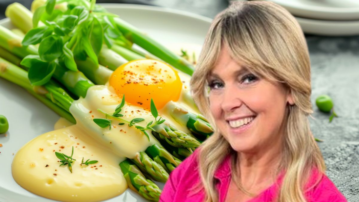 Ewa Wachowicz zapieka szparagi z jajkiem. Podaj na obiad, a każdy będzie błagał o przepis