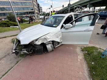 Kierowca BMW uszkodził trzy auta. Prowadził bez uprawnień
