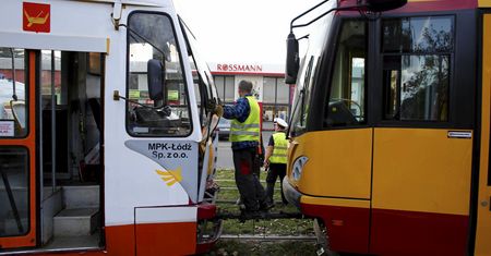 W centrum Łodzi zderzyły się tramwaje. Są ranni
