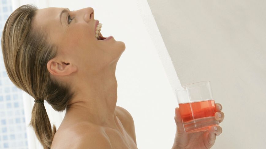 Dentyści alarmują. Ten nawyk związany znwcale nie jest korzystny