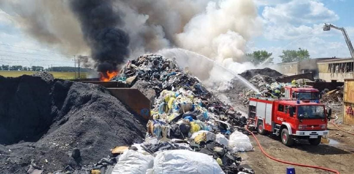 Przysieka Polska. Kolejny groźny pożar składowiska odpadów (zdjęcie z pożaru z 28 czerwca) 