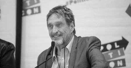 John McAfee nie żyje. Legendarny twórca antywirusa popełnił samobójstwo