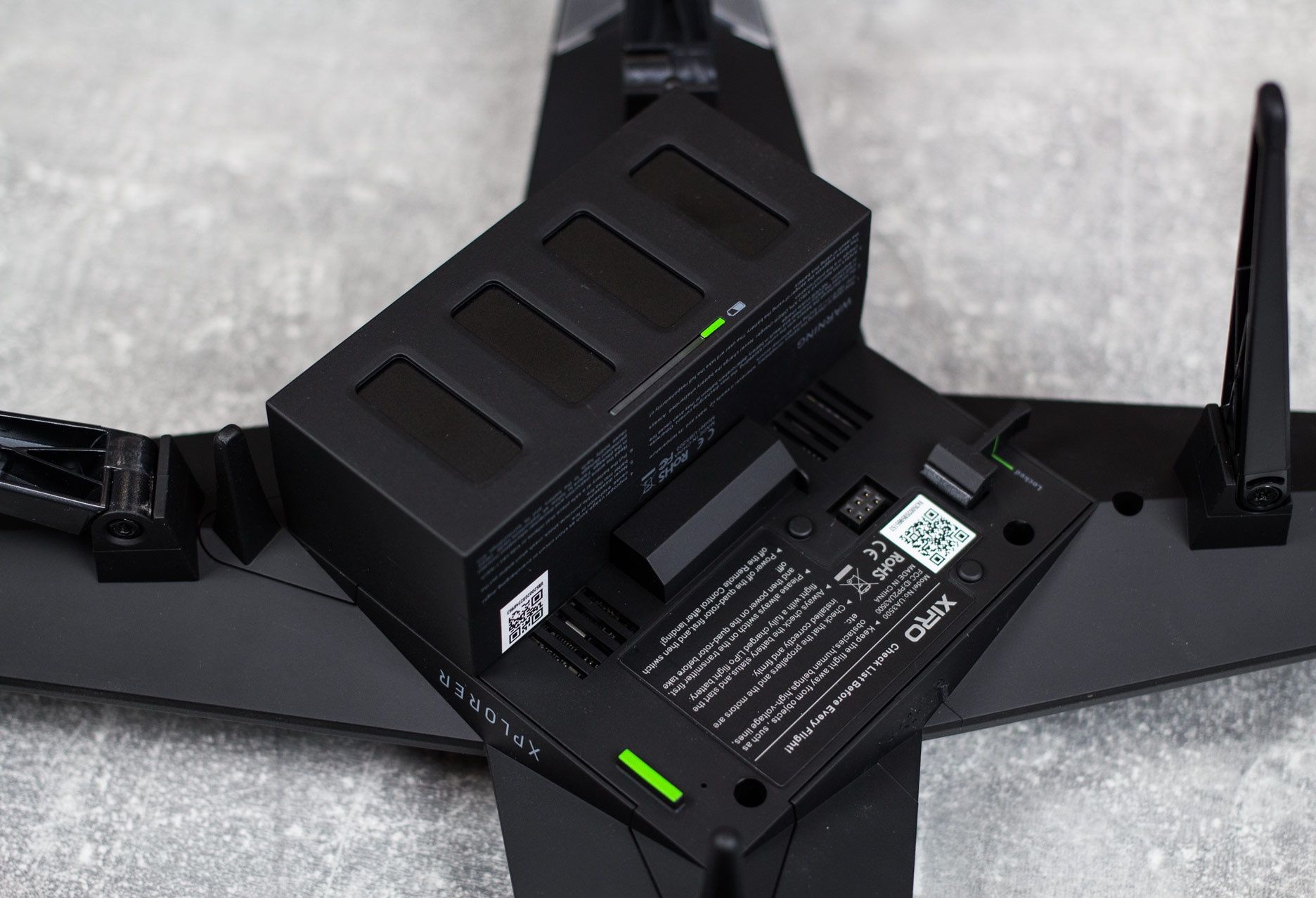 XIRO Xplorer V - zamontowana bateria