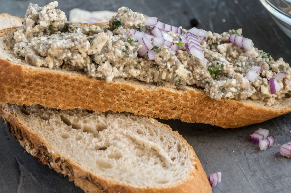 Klasyk kanapkowy na kolację. Robię tę pastę w podwójnej porcji, bo zawsze znika błyskawicznie