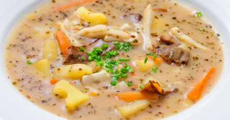 Zapomnij o pomidorówce. Jesienią na rosole ugotujesz o wiele smaczniejszą zupę