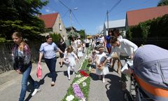 Boże Ciało i długi weekend. Duże utrudnienia w ruchu, policja rusza z kontrolami