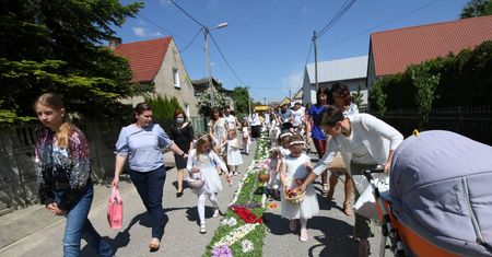 Boże Ciało i długi weekend. Duże utrudnienia w ruchu, policja rusza z kontrolami