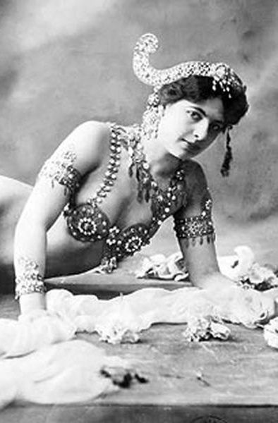 Mata Hari została skazana na szpiegostwo, choć w ciągu swojej krótkiej kariery tajnej agentki nie przekazała żadnych istotnych informacji