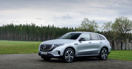 Mercedes tnie koszty. Pożegnamy manualną skrzynię biegów i ponad połowę silników