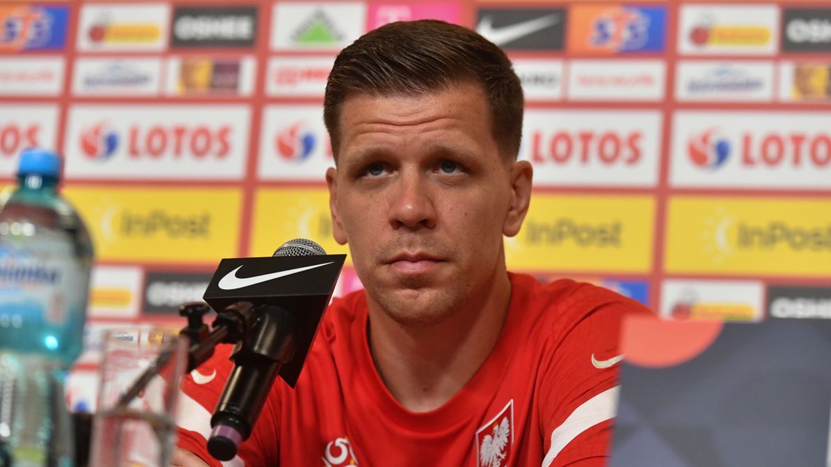Warszawa, 13.06.2022. Bramkarz piłkarskiej reprezentacji Polski Wojciech Szczęsny podczas konferencji prasowej w Warszawie, 13 bm. Polacy przygotowują się do jutrzejszego meczu Ligi Narodów z Belgią, który odbędzie na stadionie PGE Narodowym. (mk) PAP/Piotr Nowak
