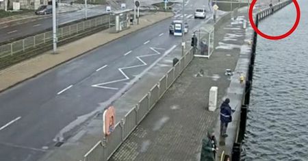Niewidomy wpadł do Odry. Świadkowie ruszyli na pomoc