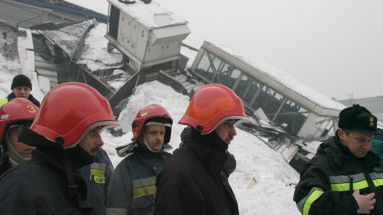 Ekipa ratunkowa na miejscu katastrofy