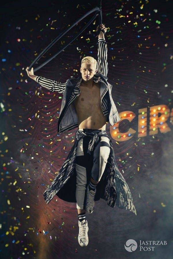 Daniel Tracz z Top Model 6 - sesja w cyrku