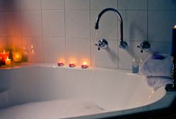 Włamywacz-romantyk. "Zapalił świece, szykował kąpiel"