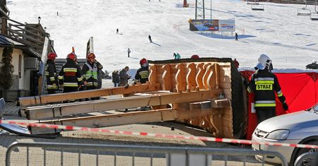 Białka Tatrzańska: wiata przygniotła 70-latkę i 7-latka. Zarzuty dla członka zarządu hotelu