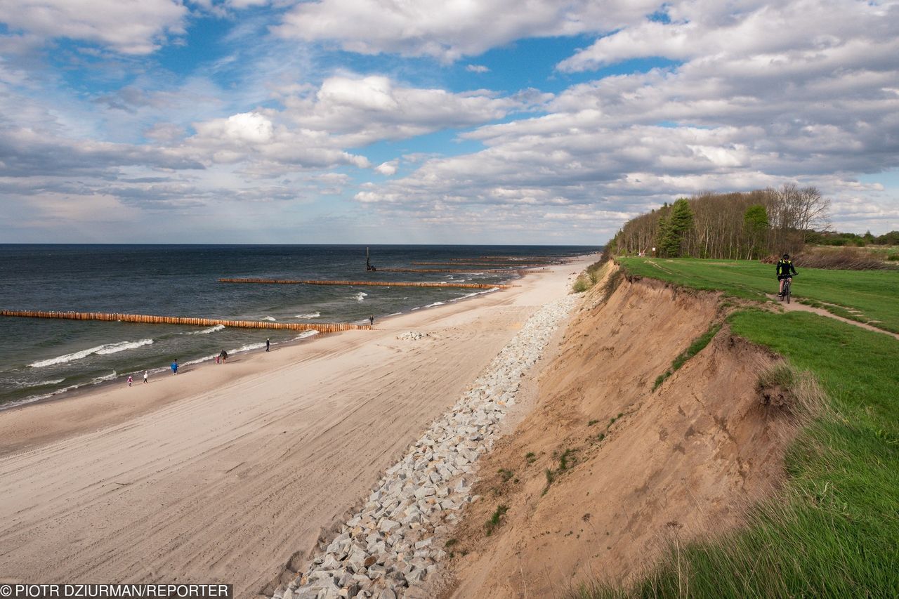 Trzęsacz. Trzylatek przez 20 minut topił się na niestrzeżonej plaży. Został cudem uratowany