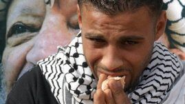 Palestyńczyk rozpacza po śmierci Arafata