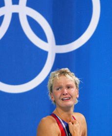 Honorowe obywatelstwo i mieszkanie dla Otylii