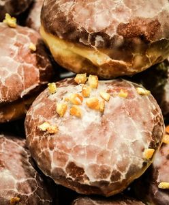 Tłusty czwartek 2019 - kiedy obchodzimy tłusty czwartek i ostatki w 2019 roku? Skąd pochodzi tradycja jedzenia pączków?