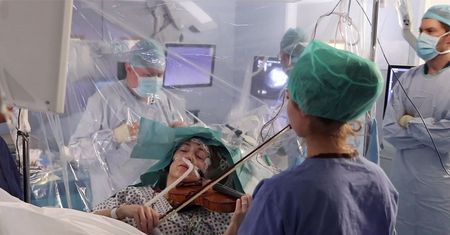 Skrzypaczka grała podczas własnej operacji. Miała guza mózgu