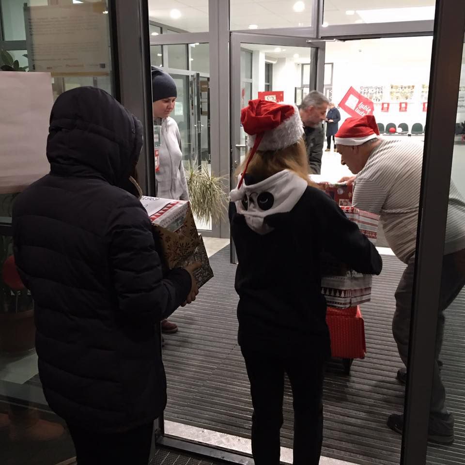 Pracownicy WP zawieźli prezenty potrzebującym