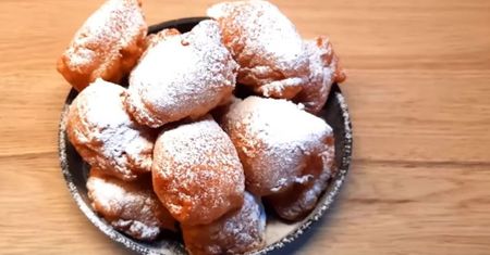 Przepis na pączki dla zabieganych. Zdążysz je zrobić, nawet jeśli zwykle nie masz na nic czasu