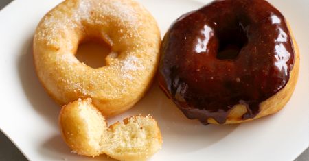 Pączki ze złotem i skwarkami? Słodkie ciekawostki, o których nie miałeś pojęcia
