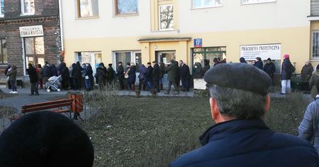 Tłusty czwartek w Warszawie. Kilka godzin stania w kolejce