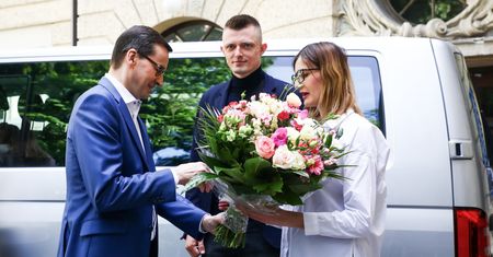 Samochód od premiera to nie wszystko. Sześcioraczki otrzymają też pieniądze od samorządu