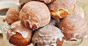 Pączki z marmoladą i lukrem