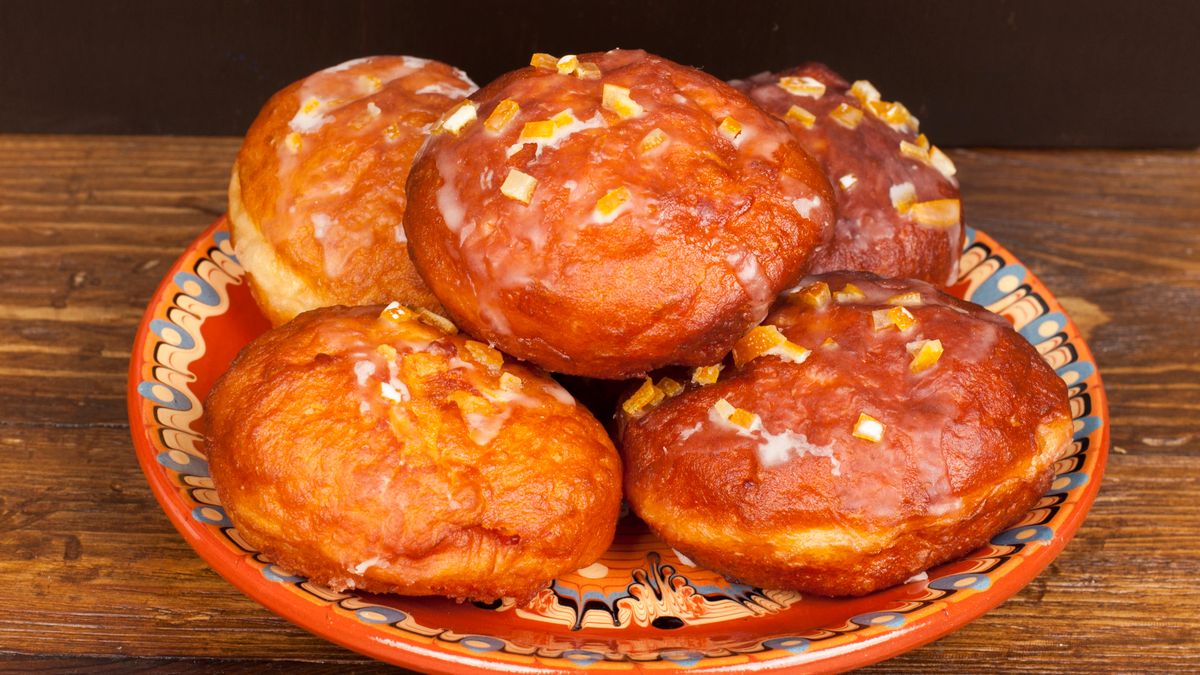 Tłusty czwartek. Ile kosztuje pączek? Gdzie kupimy najtaniej pączki w tłusty czwartek? Sprawdzamy ceny pączków w sklepach i cukierniach