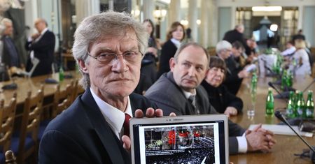 Kolejne ustalenia podkomisji smoleńskiej. "Lewe skrzydło zniszczone w wyniku eksplozji wewnętrznej"