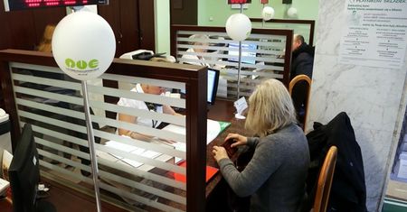 Zarabiają po 3,8 tys. zł i jeszcze dostaną trzynastki