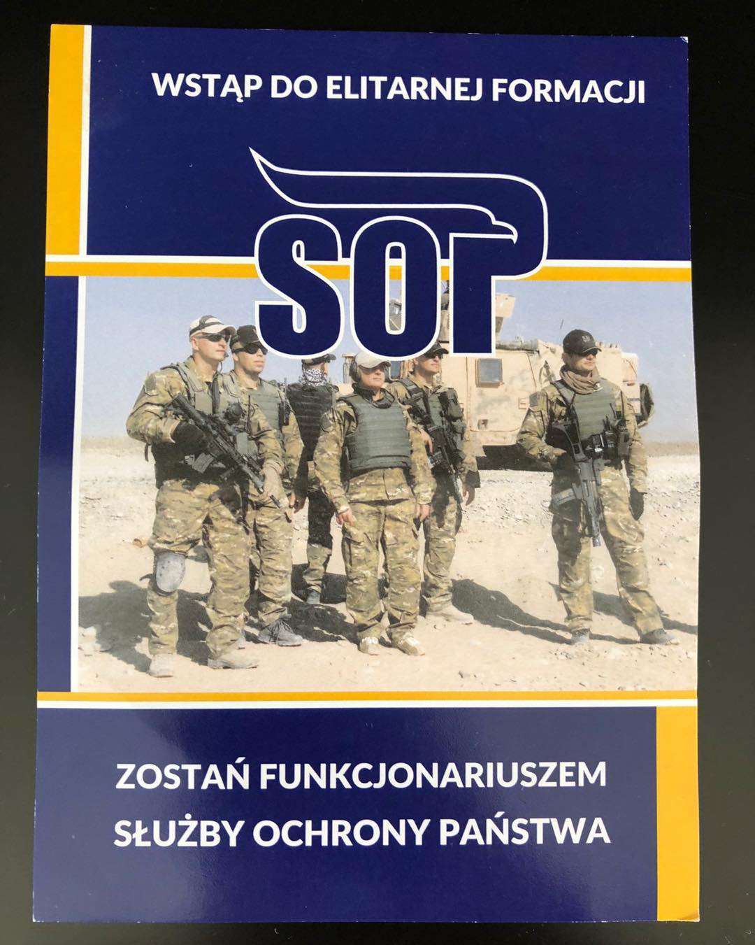 Elitarna formacja wojskowa reklamuje swoje szeregi zdjęciem z nieżyjącym mężem Joanny Racewicz i ministrem Szczygło
