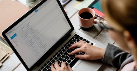 Jak założyć e-mail? Podpowiadamy, jak korzystać z poczty elektronicznej