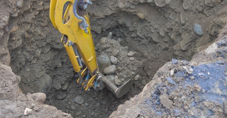 Uszkodzenie kabla energetycznego na budowie dużą część Warszawy. Metro, tramwaje i biura bez prądu